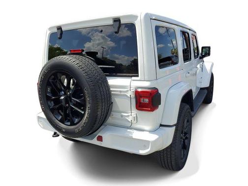 Bright White Clearcoat 2022 Jeep Wrangler Unlimited Sahara