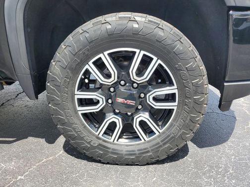 Onyx Black 2022 GMC Sierra 2500 AT4