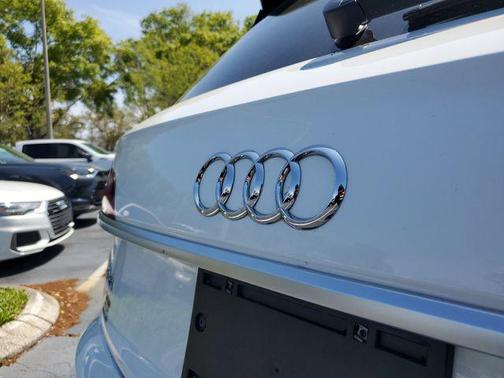 2022 Audi Q5 45 S line Premium Plus