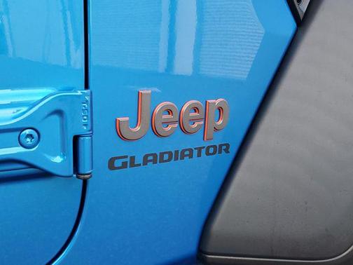 Hydro Blue Pearlcoat 2022 Jeep Gladiator Mojave 4x4