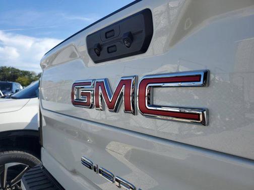 2025 GMC Sierra 2500 AT4