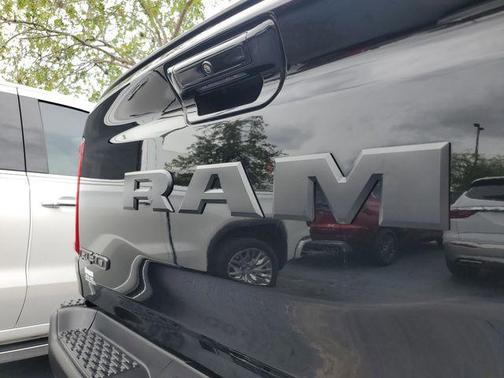 Diamond Black Crystal Pearlcoat 2025 RAM 1500 RHO Crew Cab 4x4 5'7' Box