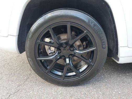 Bright White Clearcoat 2023 Jeep Grand Cherokee Summit
