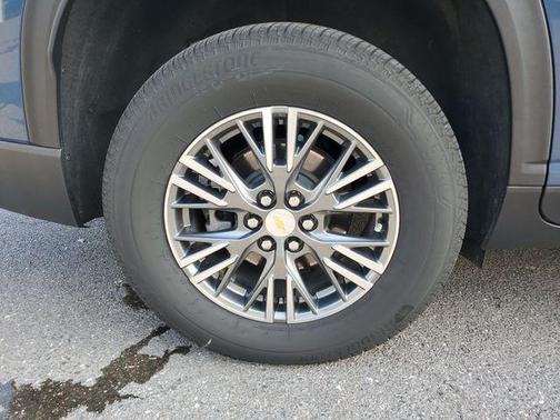 Lakeshore Blue Metallic 2024 Chevrolet Traverse LT