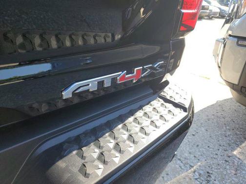 2025 GMC Canyon Base