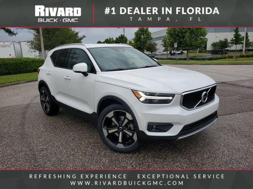 2021 Volvo XC40 T4 Momentum