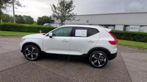 2021 Volvo XC40 T4 Momentum