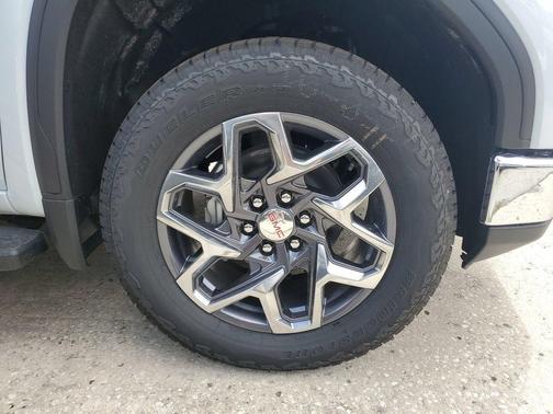 Glacier White Tricoat 2026 GMC Sierra 1500 SLT