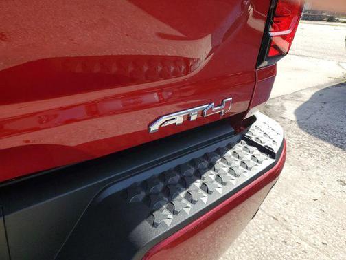 2025 GMC Canyon Base