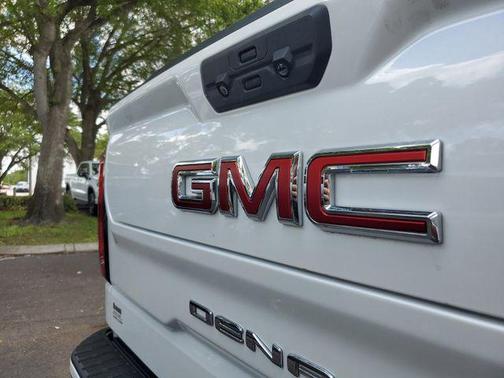 White Frost Tricoat 2023 GMC Sierra 1500 Denali