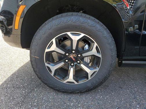 2025 GMC Yukon 4WD AT4