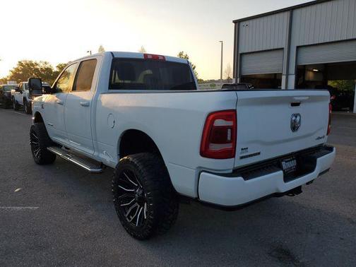 Bright White Clearcoat 2022 RAM 2500 Big Horn Crew Cab 4x4 6'4' Box