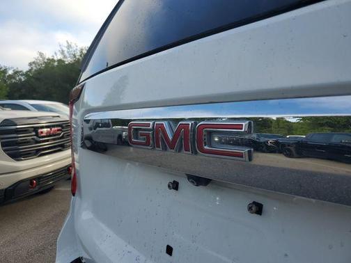 Summit White 2022 GMC Yukon SLT