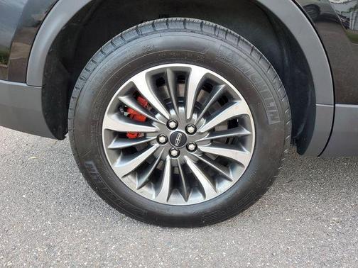 Infinite Black Metallic Clearcoat 2023 Lincoln Nautilus Reserve