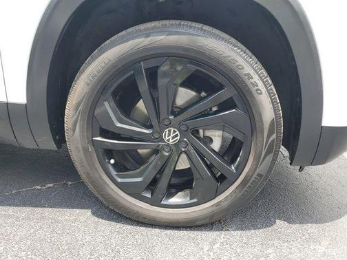 Pure White 2023 Volkswagen Atlas 3.6L SE w/Technology
