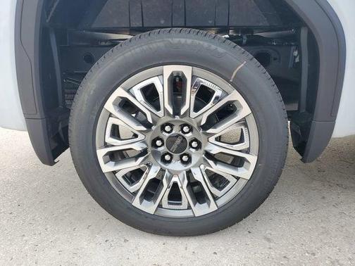 Glacier White Tricoat 2026 GMC Sierra 1500 Denali Ultimate