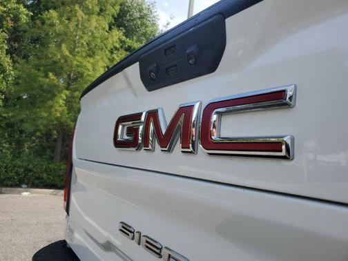 Summit White 2023 GMC Sierra 2500 AT4