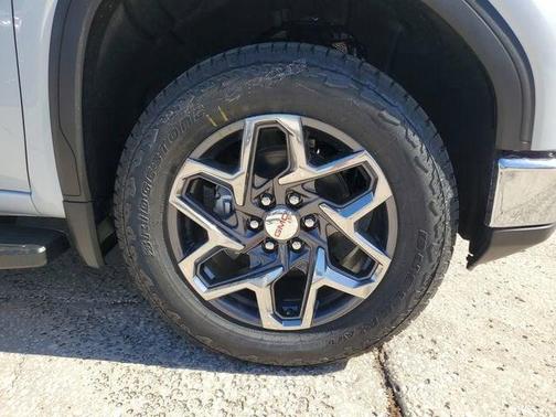 Glacier White Tricoat 2026 GMC Sierra 1500 SLT