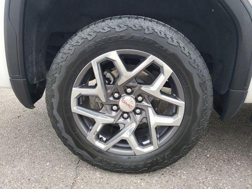 White Frost Tricoat 2025 GMC Sierra 1500 SLT