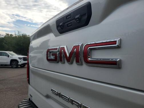 White Frost Tricoat 2025 GMC Sierra 1500 SLT