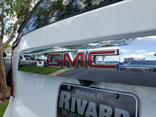 Summit White 2024 GMC Yukon SLT