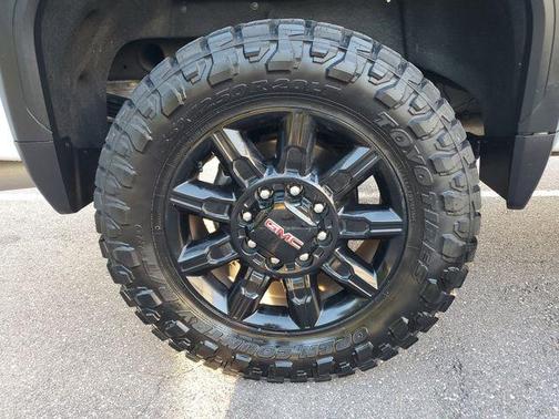 Summit White 2024 GMC Sierra 2500 AT4