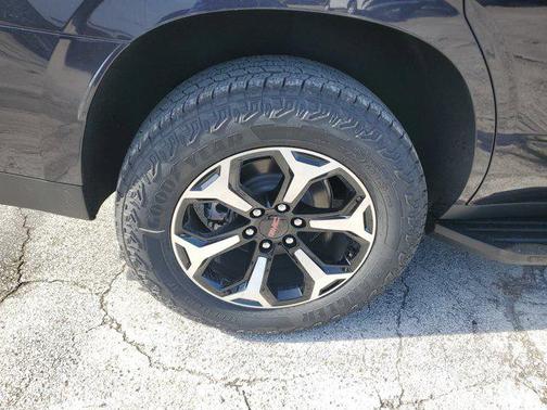 2025 GMC Yukon 4WD AT4