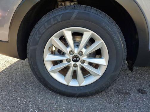 Everlasting Silver 2020 Kia Sorento L