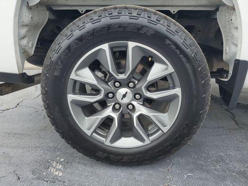 Summit White 2025 Chevrolet Silverado 1500 RST
