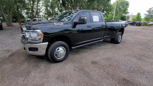 2023 RAM 3500 Tradesman Crew Cab 4x4 8' Box