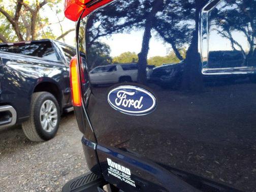 2024 Ford F-150 Lightning LARIAT