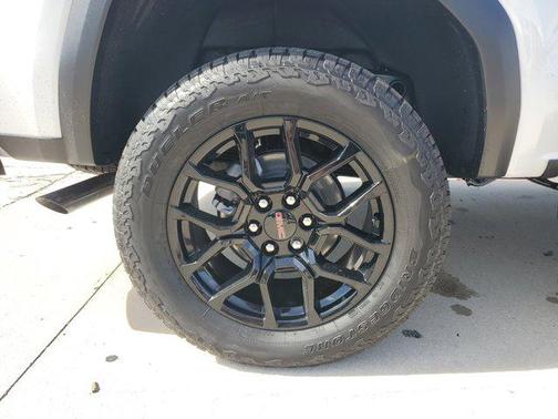 2025 GMC Canyon Base