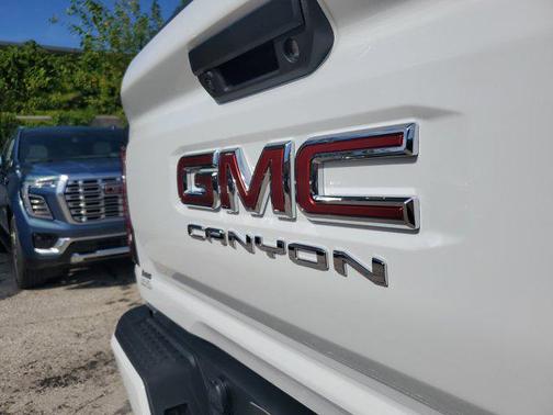 2025 GMC Canyon Base