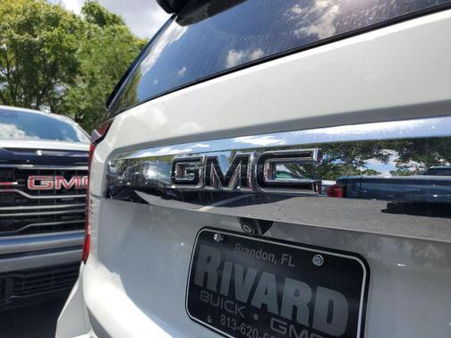 Summit White 2023 GMC Yukon SLT