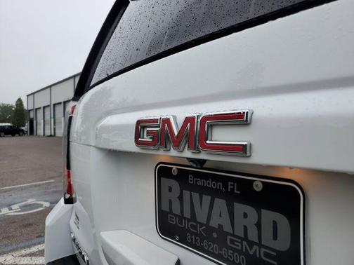 Summit White 2017 GMC Yukon SLT