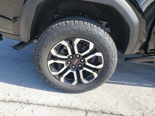 2025 GMC Canyon Base