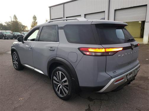 2022 Nissan Pathfinder Platinum 4WD