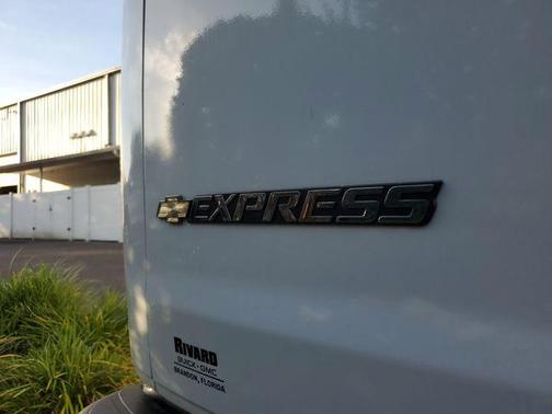 Summit White 2025 Chevrolet Express 2500 Work Van