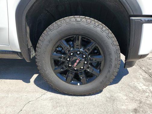 2025 GMC Sierra 2500 AT4