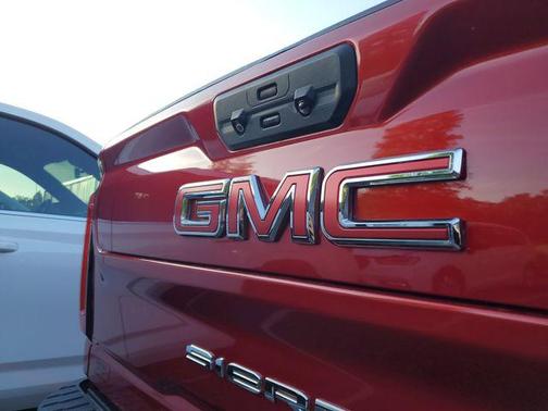 Cayenne Red Tintcoat 2022 GMC Sierra 2500 AT4