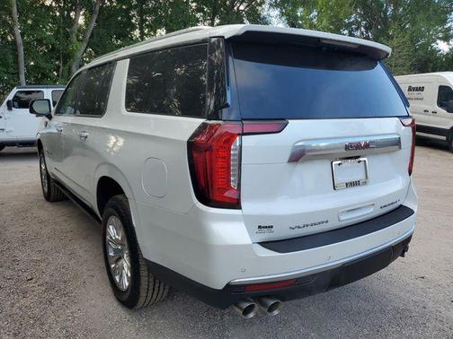 White Frost Tricoat 2022 GMC Yukon XL Denali