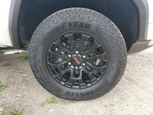 Summit White 2026 GMC Canyon Elevation