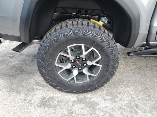 2025 GMC Canyon Base
