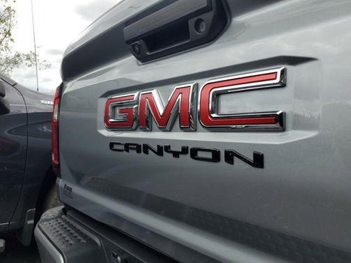 Sterling Metallic 2025 GMC Canyon AT4