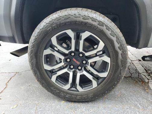 Sterling Metallic 2025 GMC Canyon AT4