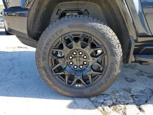2025 GMC HUMMER EV SUV 2X