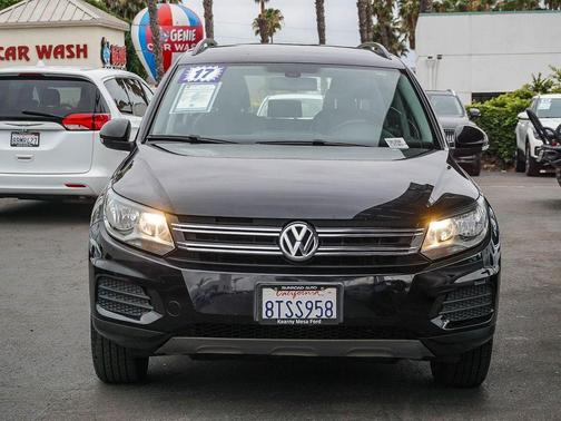 Deep Black Pearl Effect 2017 Volkswagen Tiguan 2.0T S