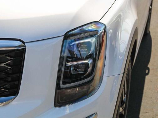 Glacial White Pearl 2022 Kia Telluride SX