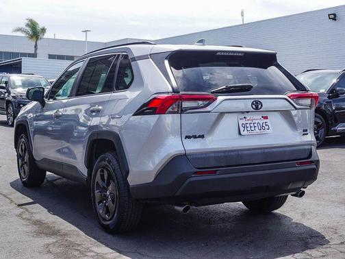 Silver Sky Metallic 2020 Toyota RAV4 LE