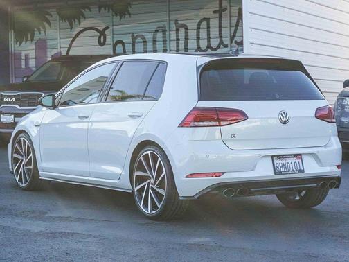 2018 Volkswagen Golf R 2.0T w/DCC & Navigation